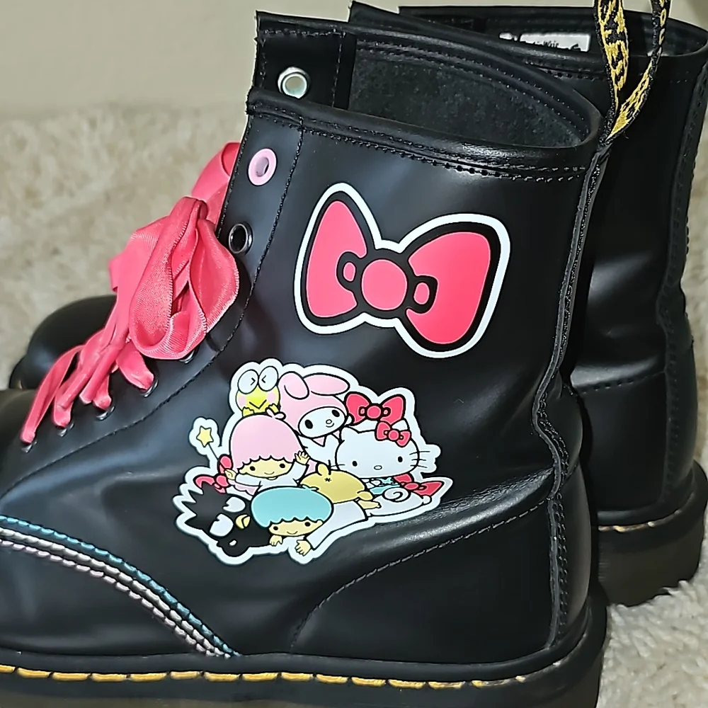 Dr. Martens X Hello Kitty & Friends Boots - Picture 6 of 16